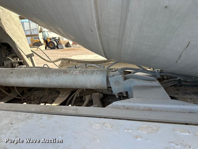 image for item DW4370 2007 Sterling L9500 ready mix truck