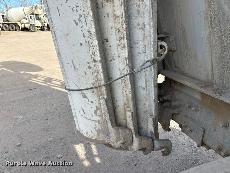 image for item DW4370 2007 Sterling L9500 ready mix truck