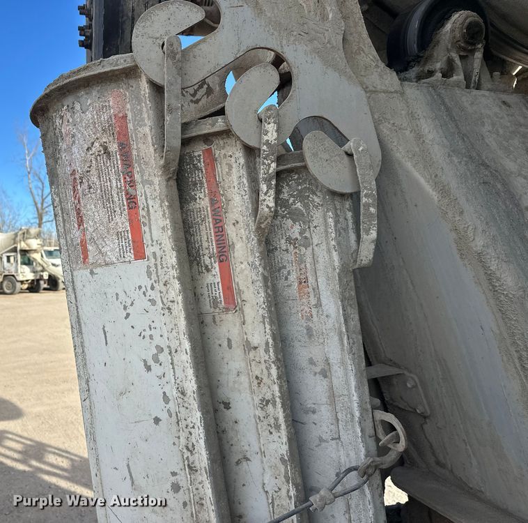 image for item DW4370 2007 Sterling L9500 ready mix truck