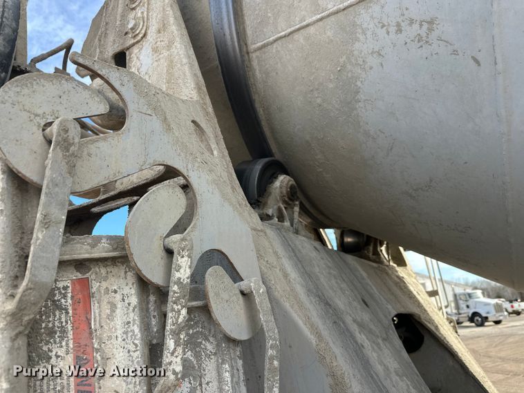 image for item DW4370 2007 Sterling L9500 ready mix truck