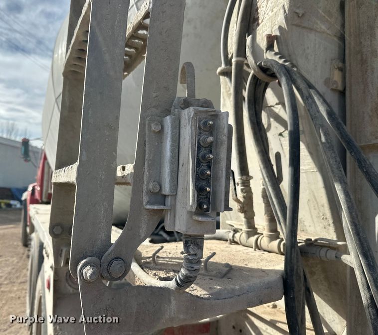 image for item DW4370 2007 Sterling L9500 ready mix truck