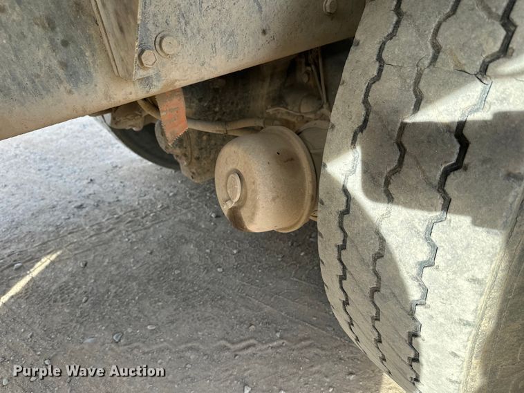 image for item DW4370 2007 Sterling L9500 ready mix truck