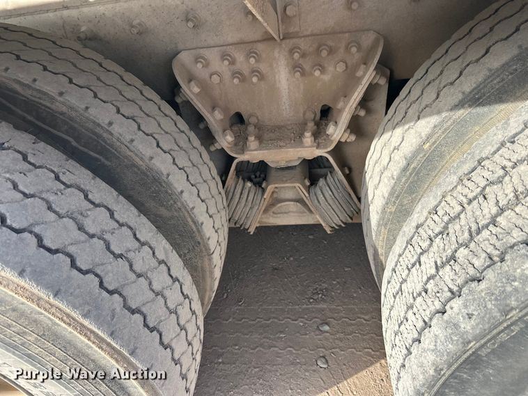 image for item DW4370 2007 Sterling L9500 ready mix truck