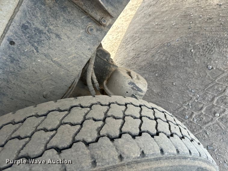 image for item DW4370 2007 Sterling L9500 ready mix truck