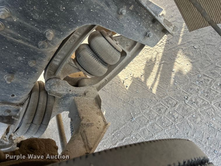 image for item DW4370 2007 Sterling L9500 ready mix truck