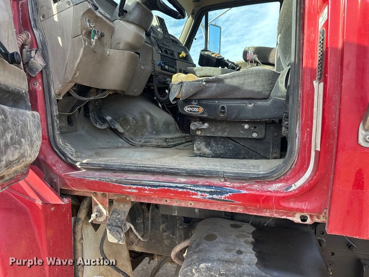 image for item DW4370 2007 Sterling L9500 ready mix truck