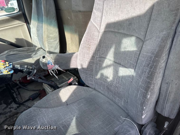 image for item DW4370 2007 Sterling L9500 ready mix truck