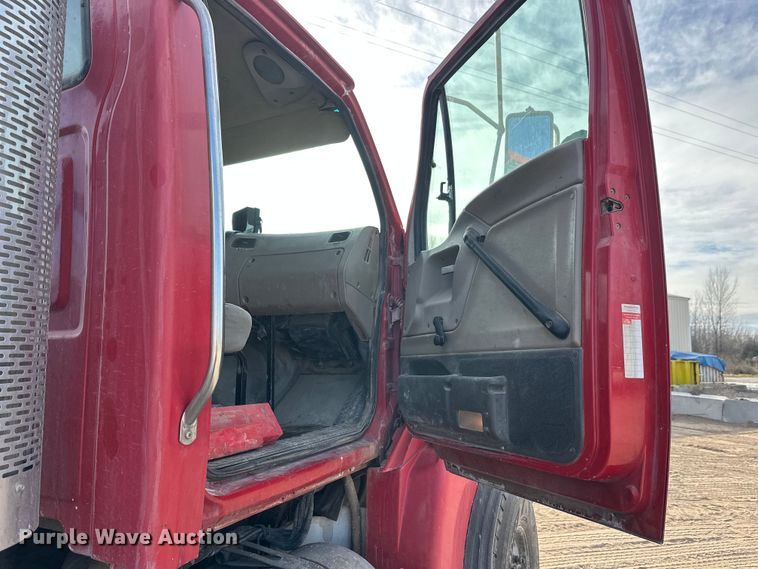 image for item DW4370 2007 Sterling L9500 ready mix truck