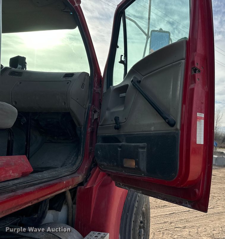 image for item DW4370 2007 Sterling L9500 ready mix truck