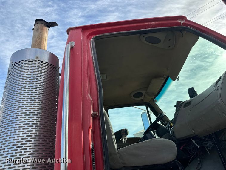 image for item DW4370 2007 Sterling L9500 ready mix truck