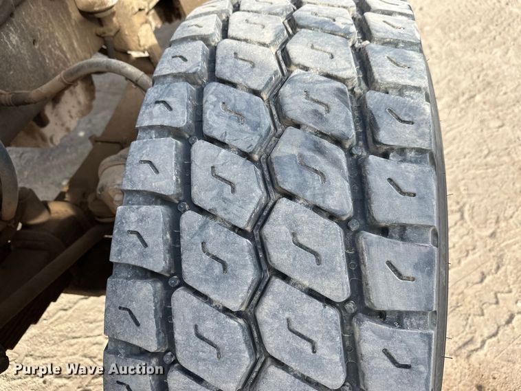 image for item DW4370 2007 Sterling L9500 ready mix truck