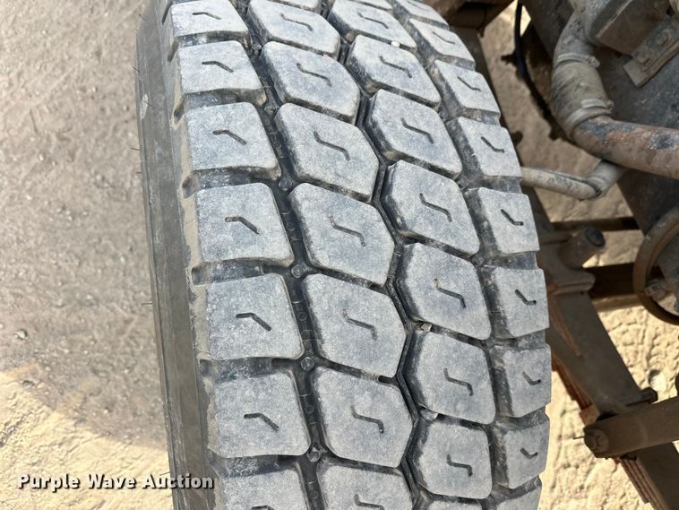 image for item DW4370 2007 Sterling L9500 ready mix truck