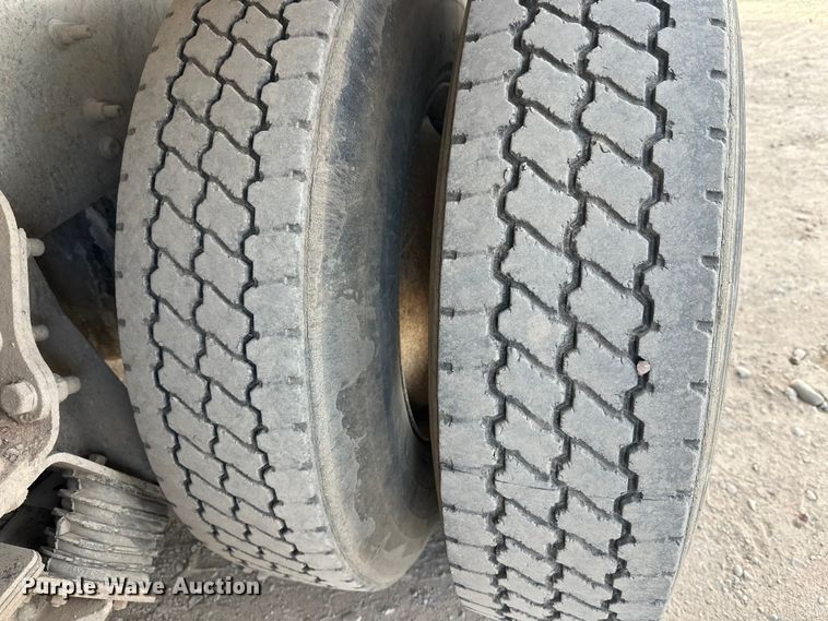 image for item DW4370 2007 Sterling L9500 ready mix truck