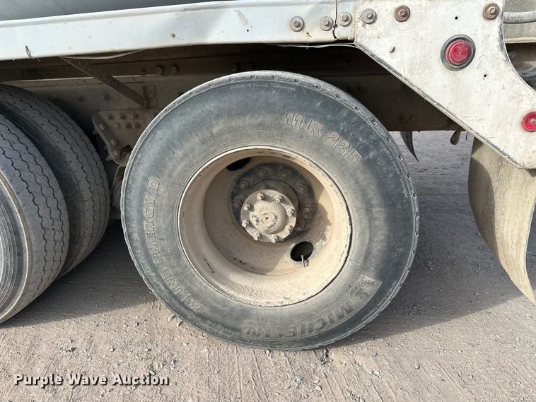 image for item DW4370 2007 Sterling L9500 ready mix truck