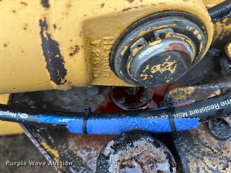 image for item DW4383 1998 John Deere 210LE landscape tractor