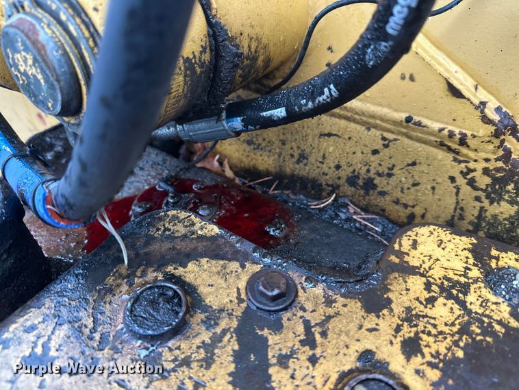 image for item DW4383 1998 John Deere 210LE landscape tractor