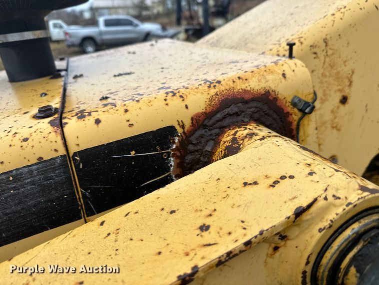 image for item DW4383 1998 John Deere 210LE landscape tractor