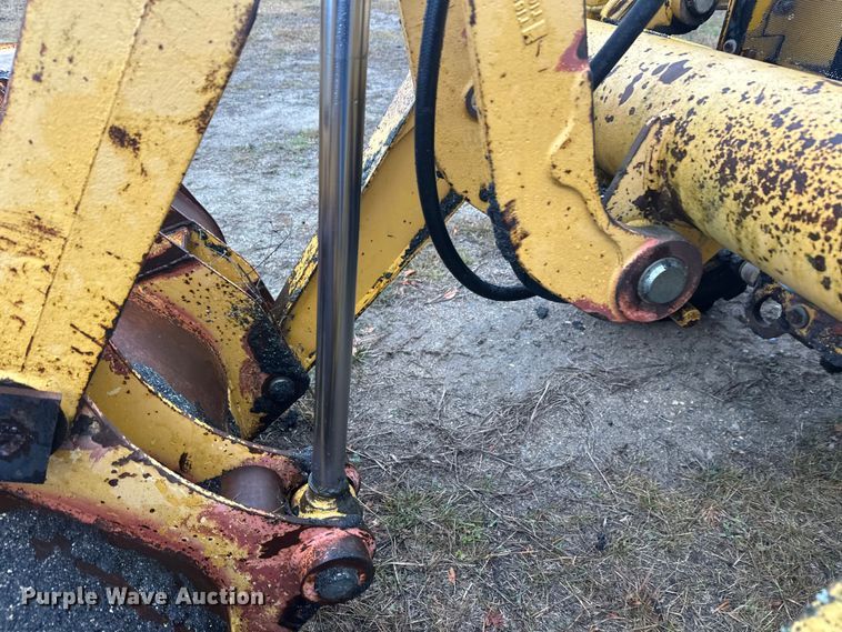 image for item DW4383 1998 John Deere 210LE landscape tractor