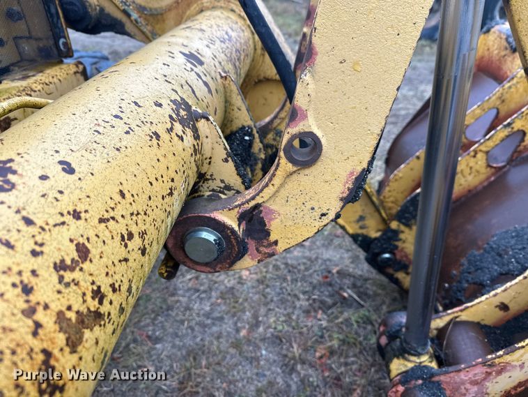 image for item DW4383 1998 John Deere 210LE landscape tractor