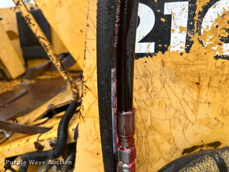 image for item DW4383 1998 John Deere 210LE landscape tractor