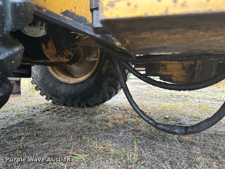 image for item DW4383 1998 John Deere 210LE landscape tractor