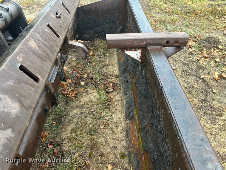 image for item DW4383 1998 John Deere 210LE landscape tractor