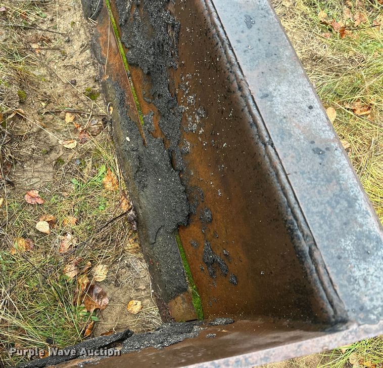 image for item DW4383 1998 John Deere 210LE landscape tractor