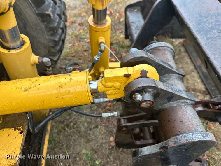 image for item DW4383 1998 John Deere 210LE landscape tractor