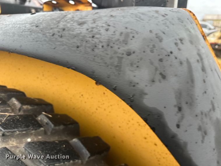 image for item DW4383 1998 John Deere 210LE landscape tractor