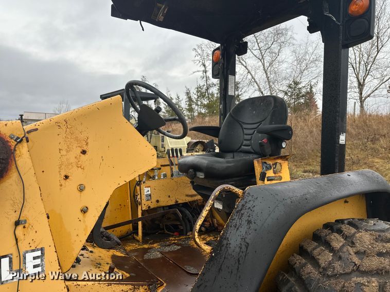 image for item DW4383 1998 John Deere 210LE landscape tractor