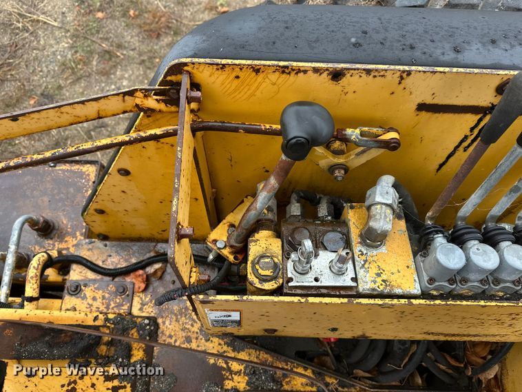 image for item DW4383 1998 John Deere 210LE landscape tractor