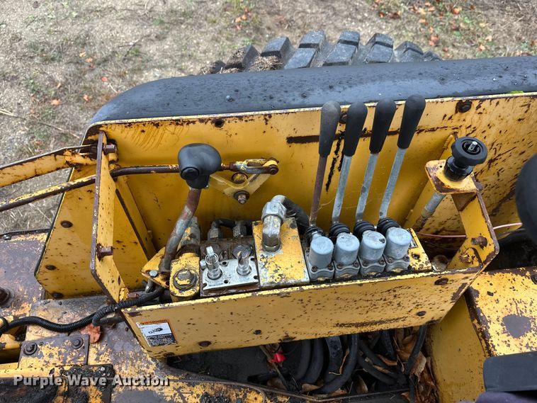 image for item DW4383 1998 John Deere 210LE landscape tractor