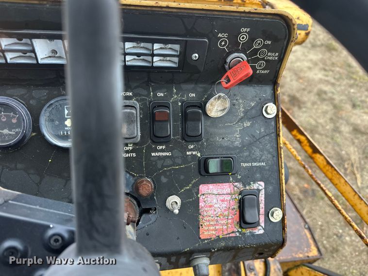 image for item DW4383 1998 John Deere 210LE landscape tractor