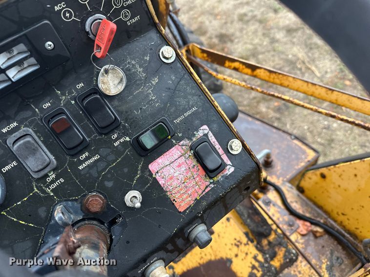 image for item DW4383 1998 John Deere 210LE landscape tractor