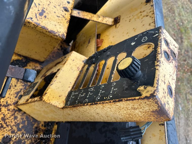 image for item DW4383 1998 John Deere 210LE landscape tractor