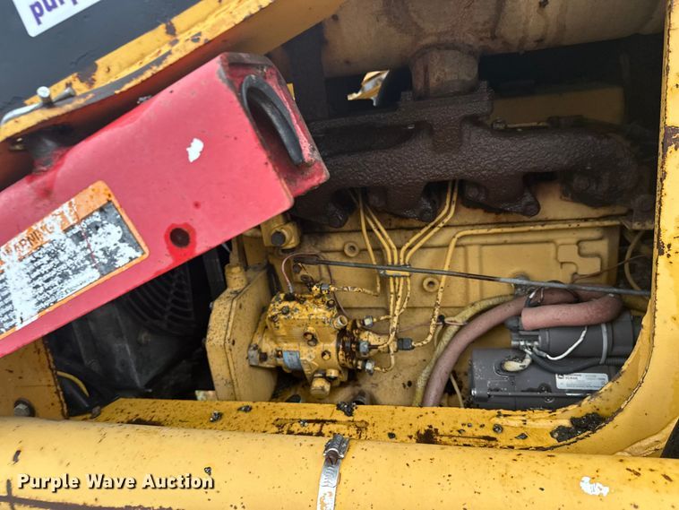 image for item DW4383 1998 John Deere 210LE landscape tractor