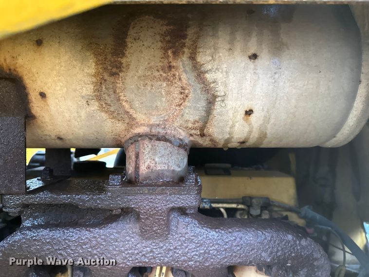 image for item DW4383 1998 John Deere 210LE landscape tractor