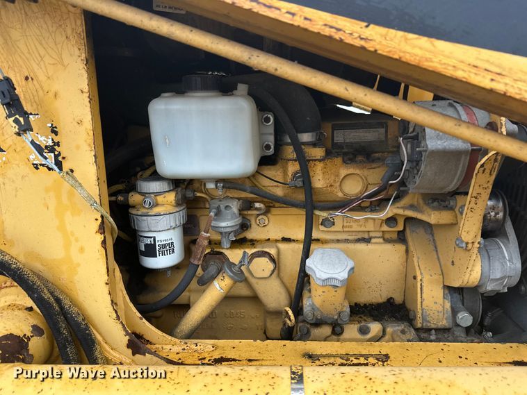 image for item DW4383 1998 John Deere 210LE landscape tractor