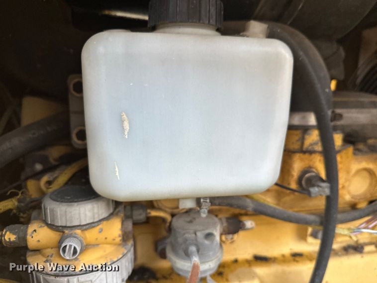 image for item DW4383 1998 John Deere 210LE landscape tractor