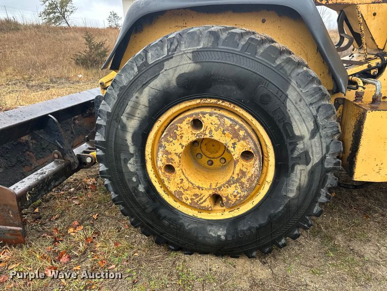 image for item DW4383 1998 John Deere 210LE landscape tractor