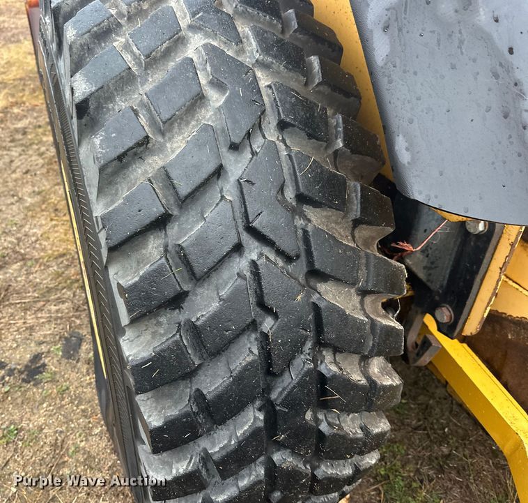 image for item DW4383 1998 John Deere 210LE landscape tractor