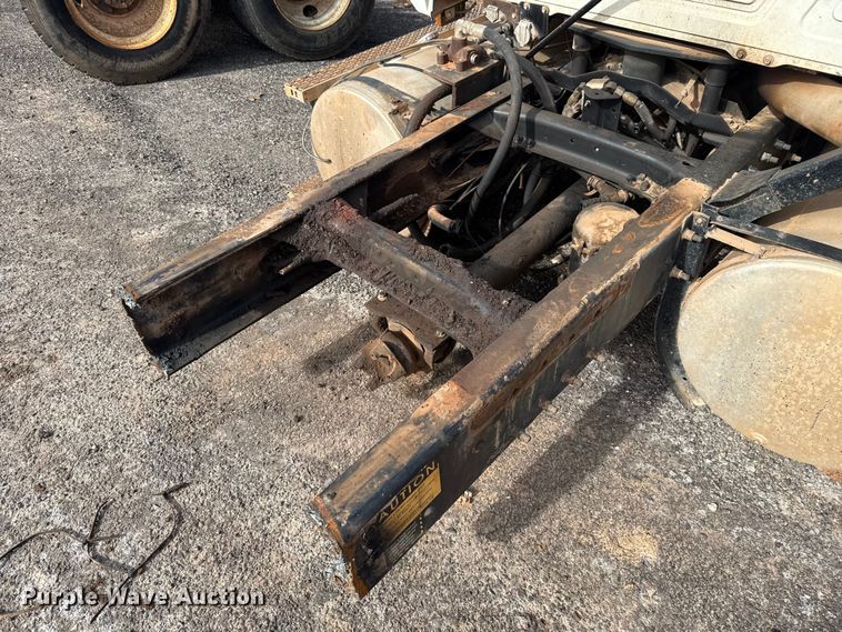 image for item DW5200 2001 Mack CH613 truck cab and chassis