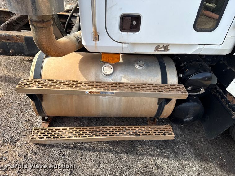 image for item DW5200 2001 Mack CH613 truck cab and chassis