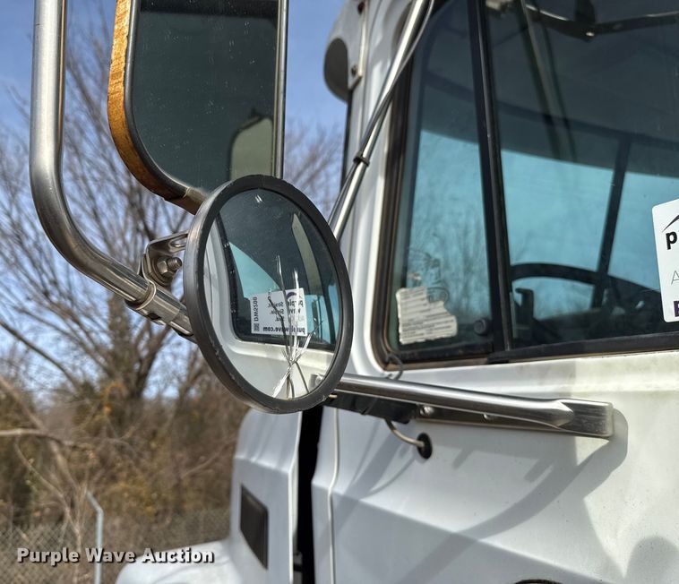 image for item DW5200 2001 Mack CH613 truck cab and chassis