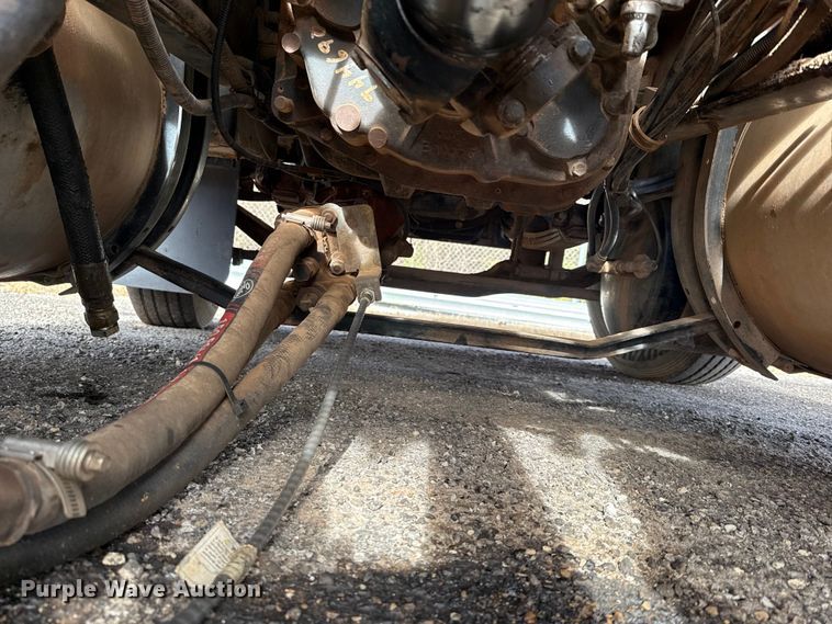 image for item DW5200 2001 Mack CH613 truck cab and chassis