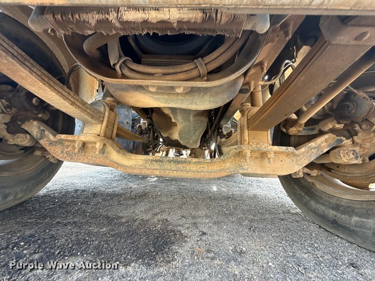 image for item DW5200 2001 Mack CH613 truck cab and chassis