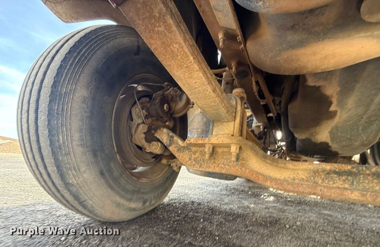 image for item DW5200 2001 Mack CH613 truck cab and chassis