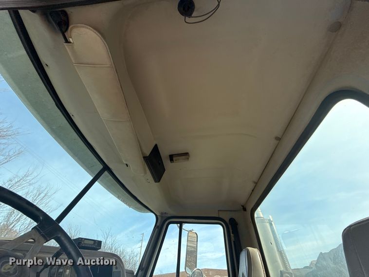 image for item DW5200 2001 Mack CH613 truck cab and chassis