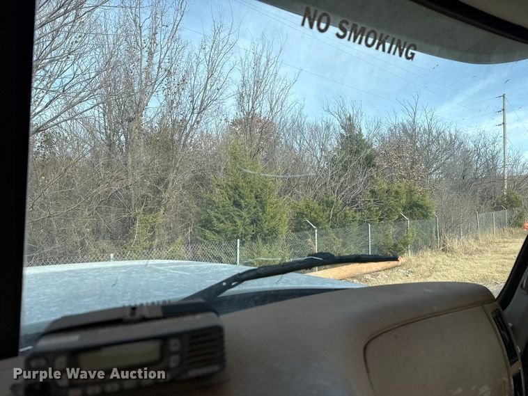 image for item DW5200 2001 Mack CH613 truck cab and chassis