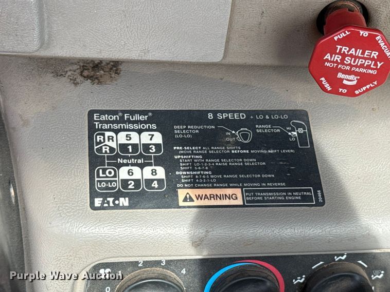 image for item DW5200 2001 Mack CH613 truck cab and chassis